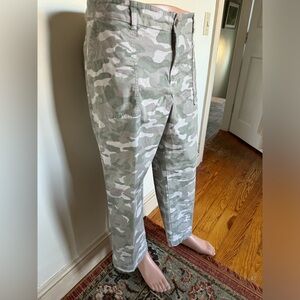 Like NEW. GAP Girlfriend pant Size 20